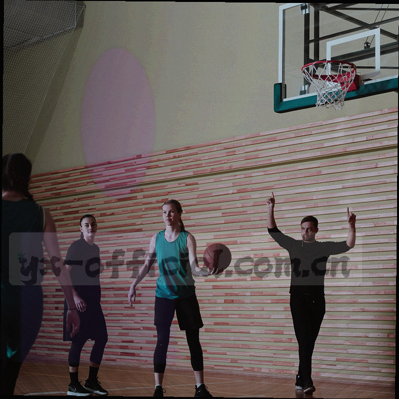 纸张叠层与朱砂红榜单标记，铜金色标题线压在最上面一层